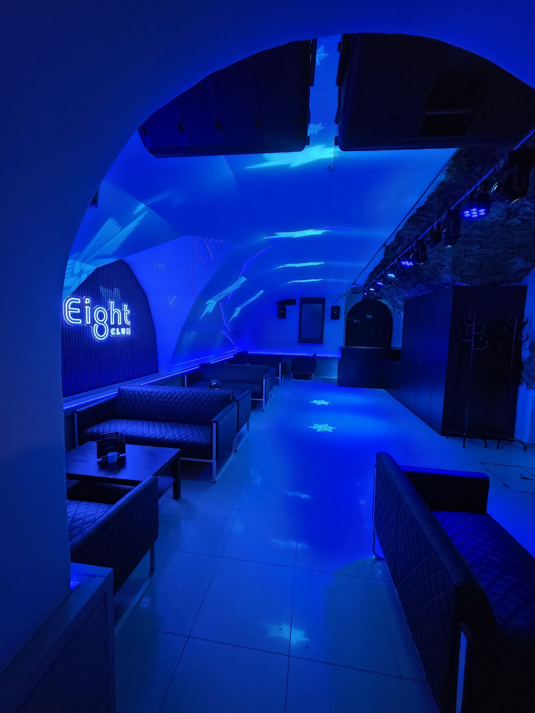 Sedenie a lounge časť klubu